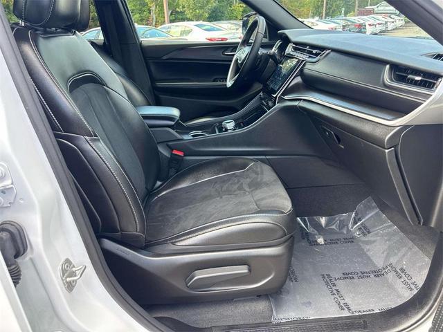 Photo of 2024 Bright White Clearcoat Jeep Grand Cherokee L