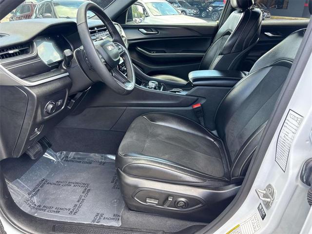 Photo of 2024 Bright White Clearcoat Jeep Grand Cherokee L