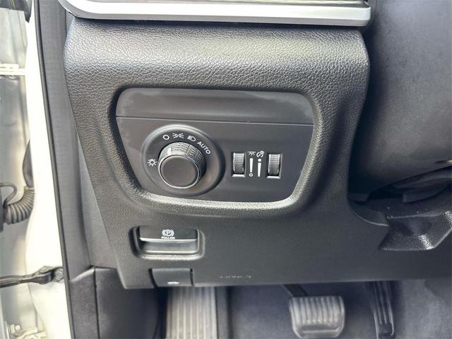Photo of 2024 Bright White Clearcoat Jeep Grand Cherokee L