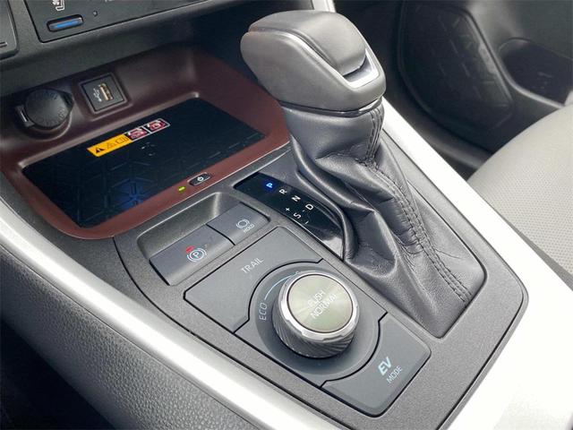 Photo of 2023 Silver Sky Metallic Toyota RAV4 Hybrid