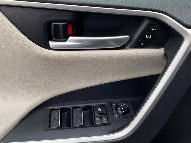 Photo of 2023 Silver Sky Metallic Toyota RAV4 Hybrid