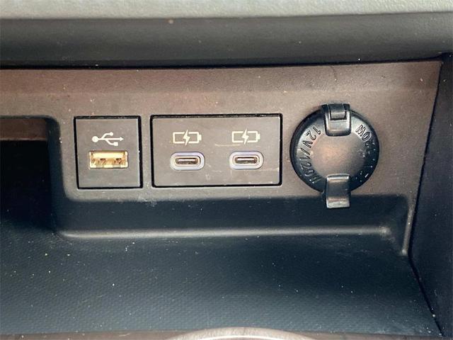 Photo of 2023 Moon Dust Toyota Highlander Hybrid