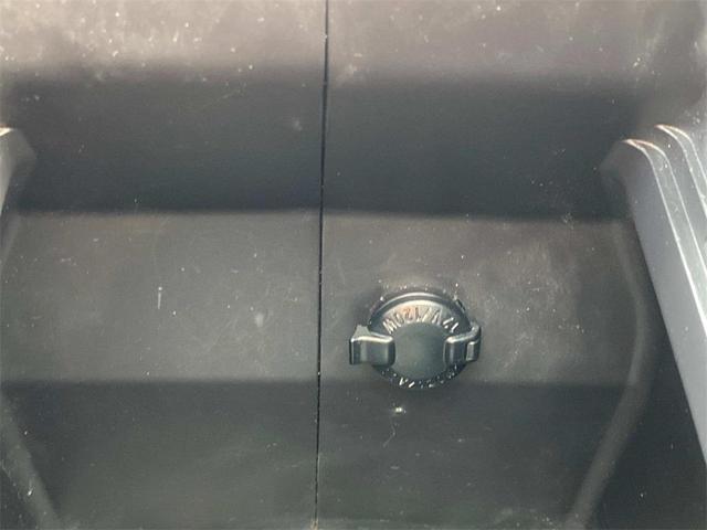 Photo of 2023 Moon Dust Toyota Highlander Hybrid
