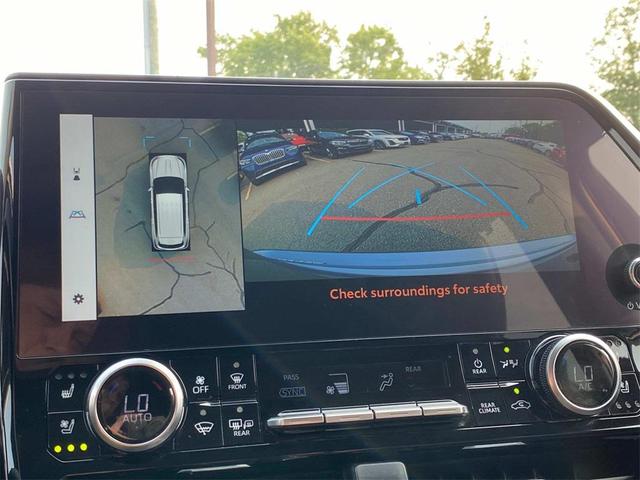 Photo of 2023 Moon Dust Toyota Highlander Hybrid