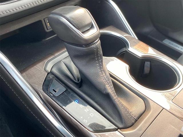 Photo of 2023 Moon Dust Toyota Highlander Hybrid