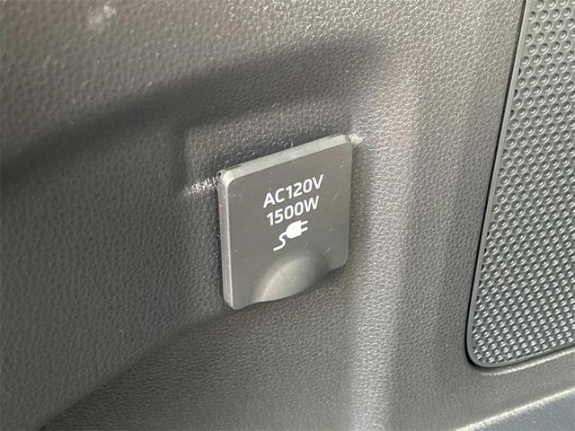 Photo of 2023 Moon Dust Toyota Highlander Hybrid
