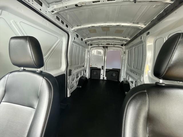 Photo of 2023 OXFORD WHITE Ford Transit-350