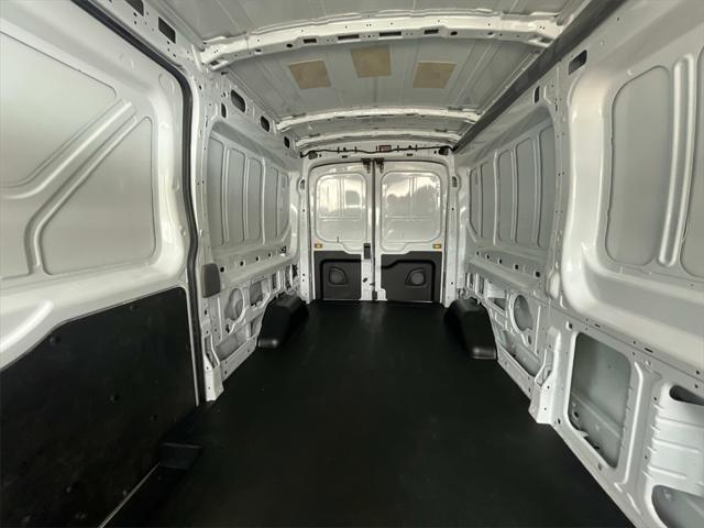 Photo of 2023 OXFORD WHITE Ford Transit-350
