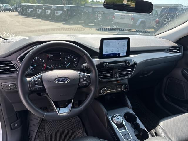 Photo of 2022 OXFORD WHITE Ford Escape