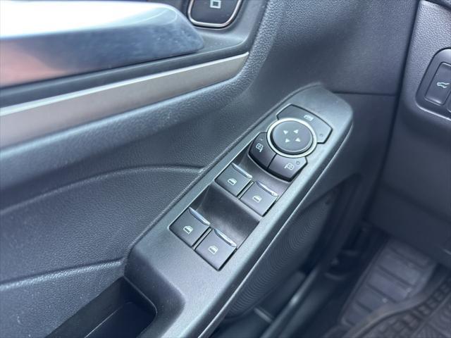 Photo of 2022 OXFORD WHITE Ford Escape