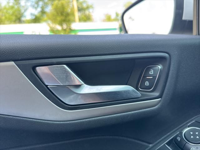 Photo of 2022 OXFORD WHITE Ford Escape