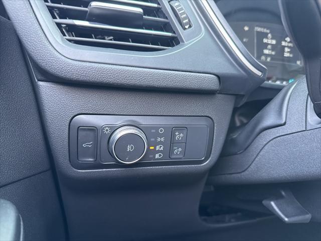 Photo of 2022 OXFORD WHITE Ford Escape