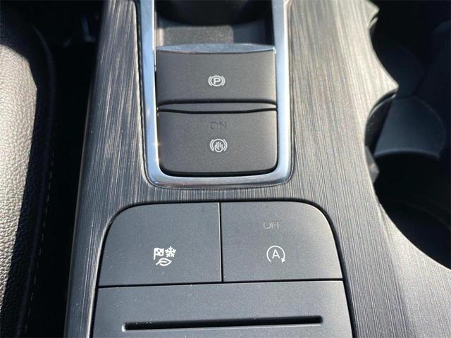 Photo of 2022 OXFORD WHITE Ford Escape