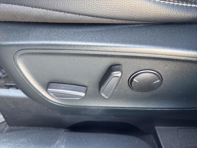 Photo of 2022 OXFORD WHITE Ford Escape