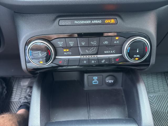 Photo of 2022 OXFORD WHITE Ford Escape