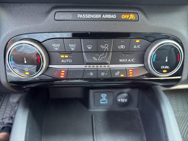 Photo of 2022 OXFORD WHITE Ford Escape