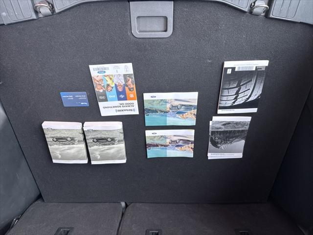 Photo of 2022 OXFORD WHITE Ford Escape