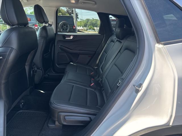 Photo of 2022 OXFORD WHITE Ford Escape