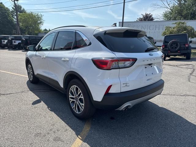 Photo of 2022 OXFORD WHITE Ford Escape