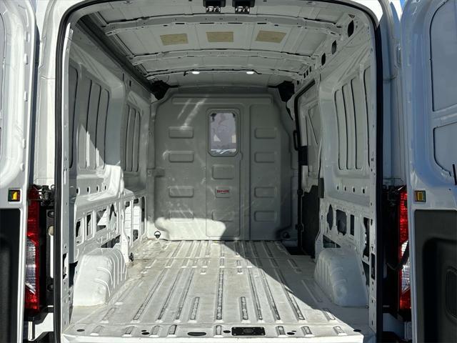 Photo of 2023 OXFORD WHITE Ford Transit-250