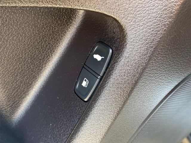 Photo of 2017 Lunar Silver Metallic Acura MDX