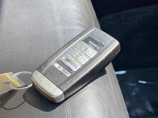 Photo of 2017 Lunar Silver Metallic Acura MDX