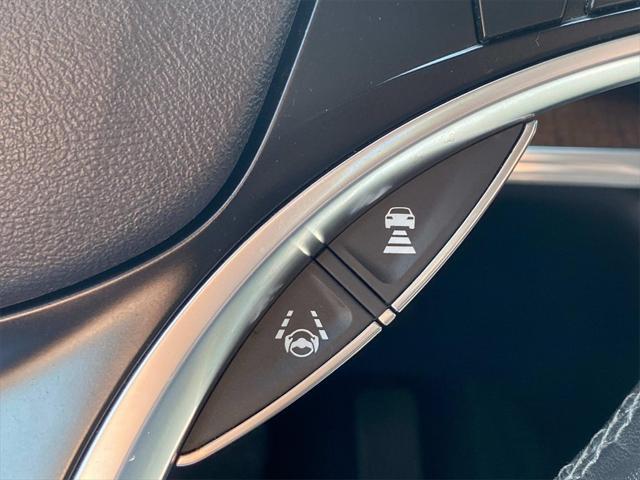Photo of 2017 Lunar Silver Metallic Acura MDX