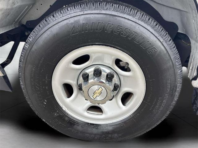 Photo of 2022 Summit White Chevrolet Express 3500