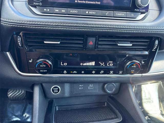 Photo of 2022 Pearl White Tricoat Nissan Rogue