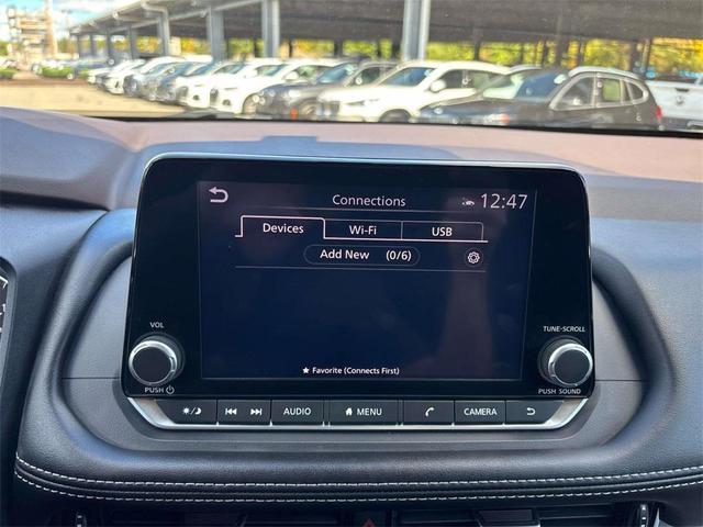 Photo of 2022 Pearl White Tricoat Nissan Rogue