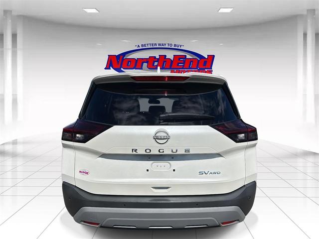 Photo of 2022 Pearl White Tricoat Nissan Rogue