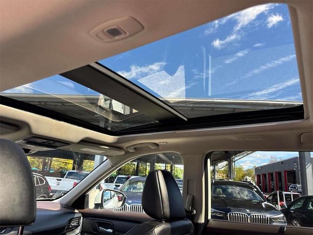 Photo of 2022 Pearl White Tricoat Nissan Rogue