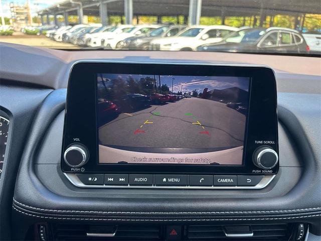 Photo of 2022 Pearl White Tricoat Nissan Rogue
