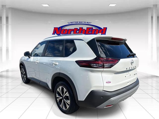 Photo of 2022 Pearl White Tricoat Nissan Rogue