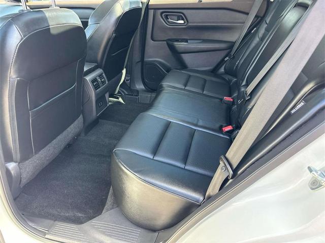 Photo of 2022 Pearl White Tricoat Nissan Rogue