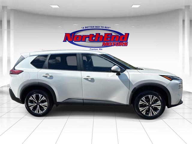 Photo of 2022 Pearl White Tricoat Nissan Rogue