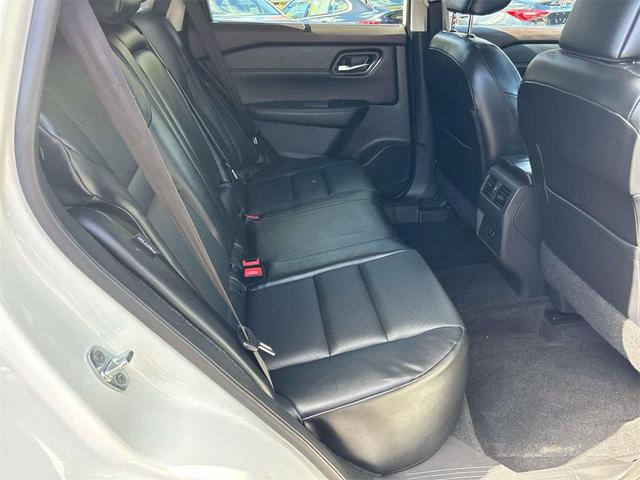 Photo of 2022 Pearl White Tricoat Nissan Rogue