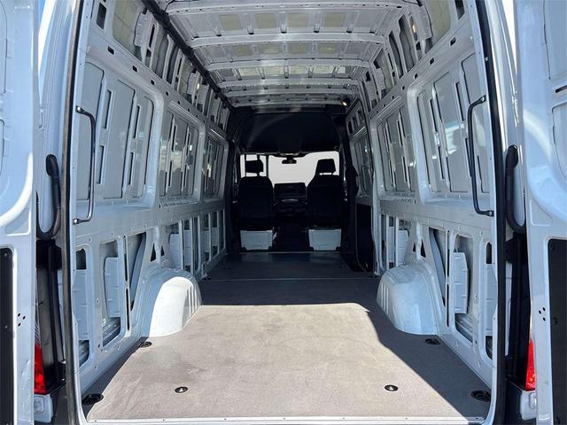 Photo of 2023 Arctic White Mercedes-Benz Sprinter 2500