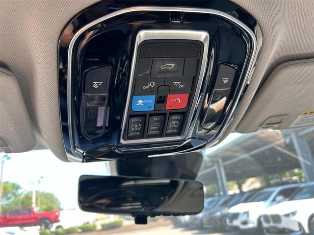 Photo of 2022 Bright White Clearcoat Jeep Grand Cherokee L