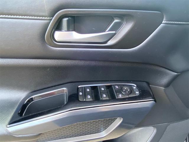 Photo of 2023 Super Black Nissan Pathfinder