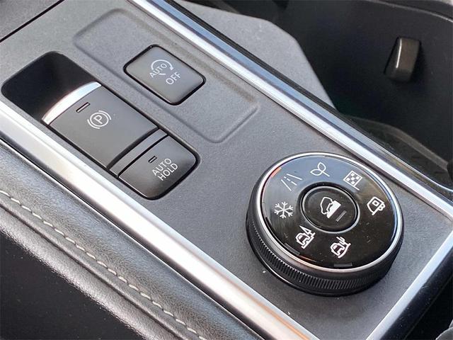 Photo of 2023 Super Black Nissan Pathfinder