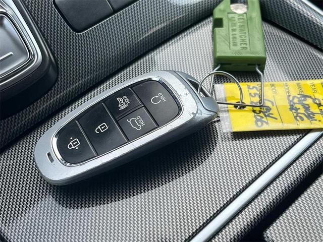 Photo of 2023 Portofino Gray Hyundai SANTA FE