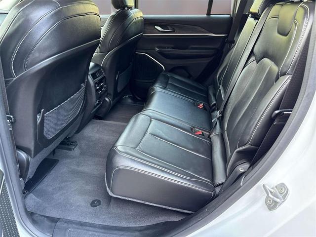 Photo of 2022 Bright White Clearcoat Jeep Grand Cherokee