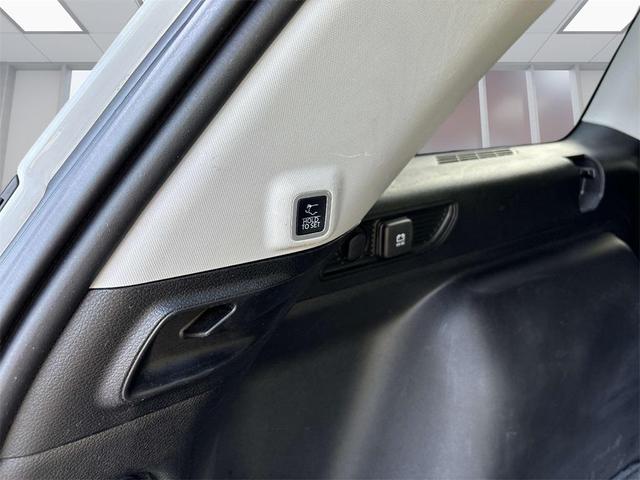 Photo of 2022 Bright White Clearcoat Jeep Grand Cherokee