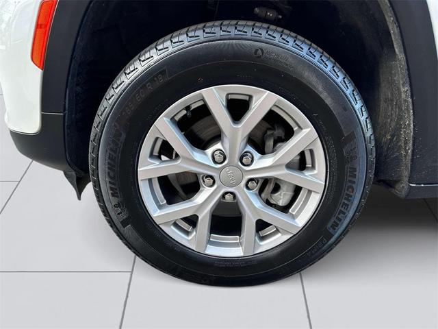 Photo of 2022 Bright White Clearcoat Jeep Grand Cherokee