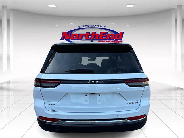 Photo of 2022 Bright White Clearcoat Jeep Grand Cherokee