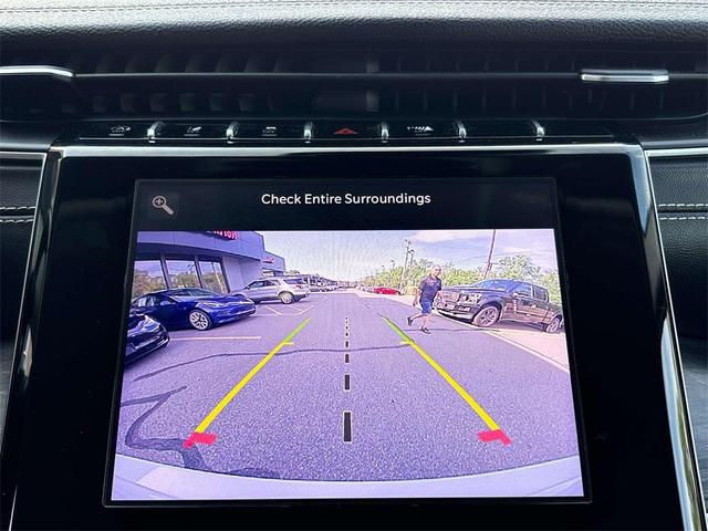 Photo of 2022 Bright White Clearcoat Jeep Grand Cherokee