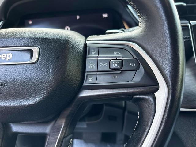 Photo of 2022 Bright White Clearcoat Jeep Grand Cherokee