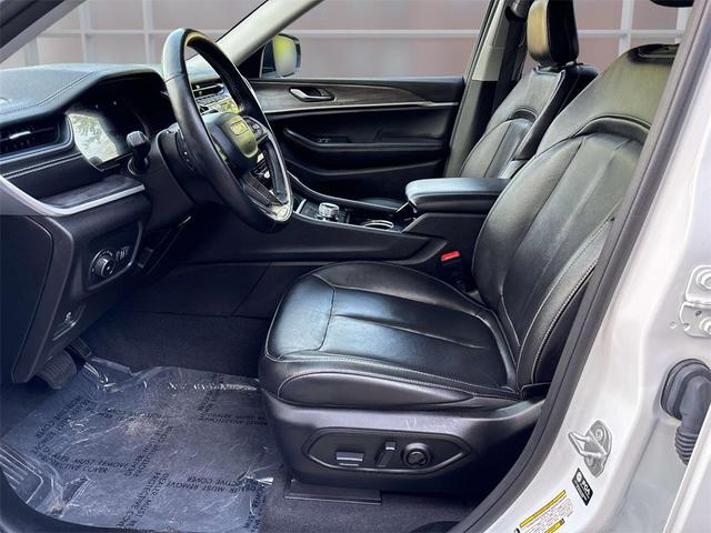 Photo of 2022 Bright White Clearcoat Jeep Grand Cherokee