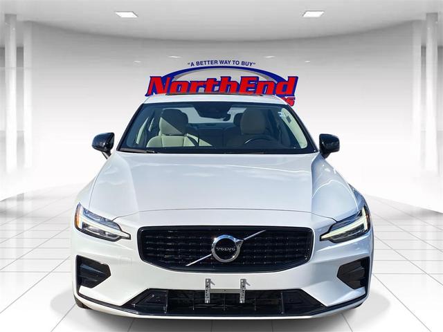 Photo of 2022 Crystal White Metallic Volvo S60